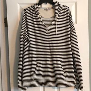 GAP navy striped pullover
